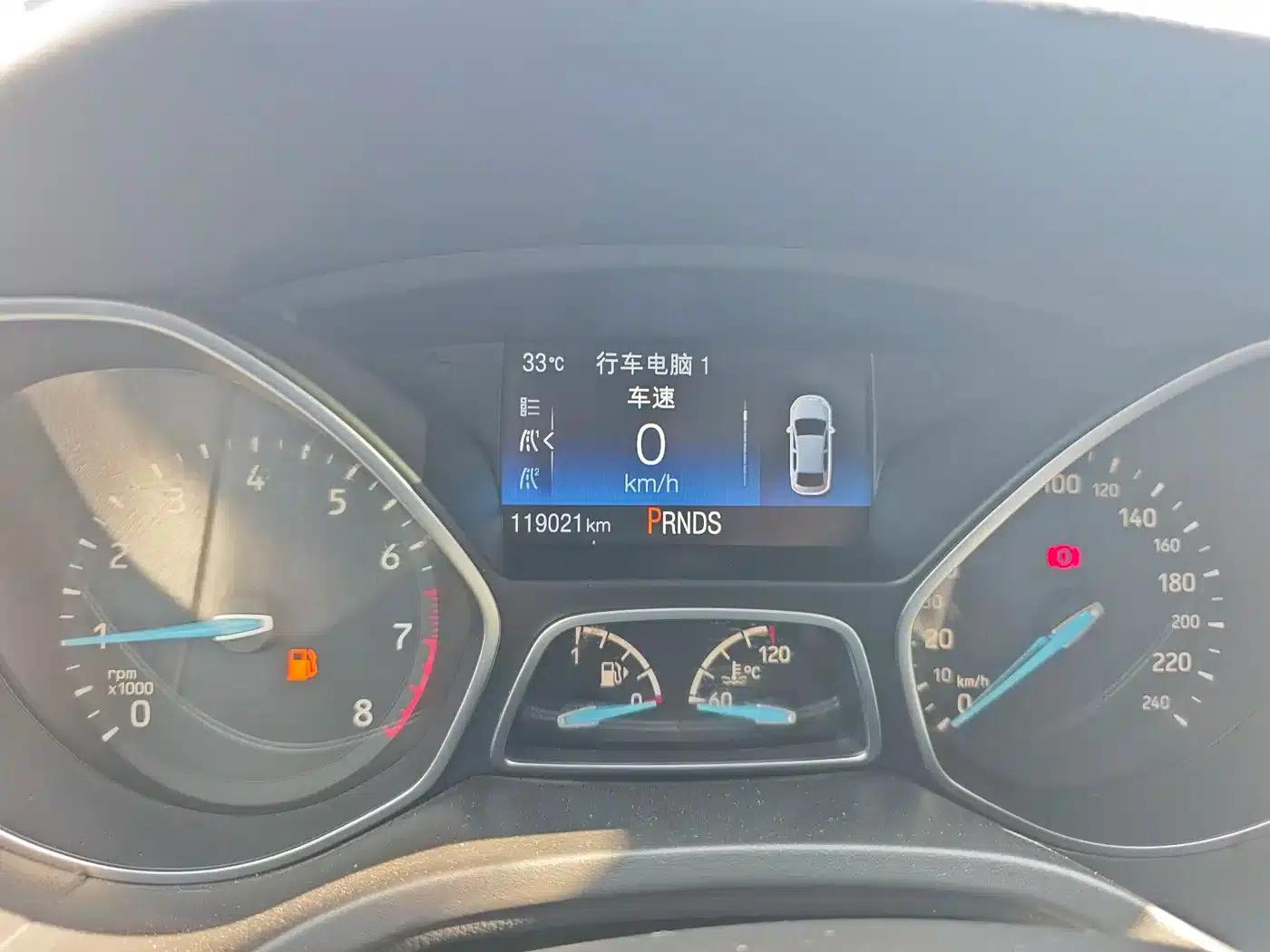 2017 Ford Focus Hatchback EcoBoost 180 Automatic Elite — миниатюра 11