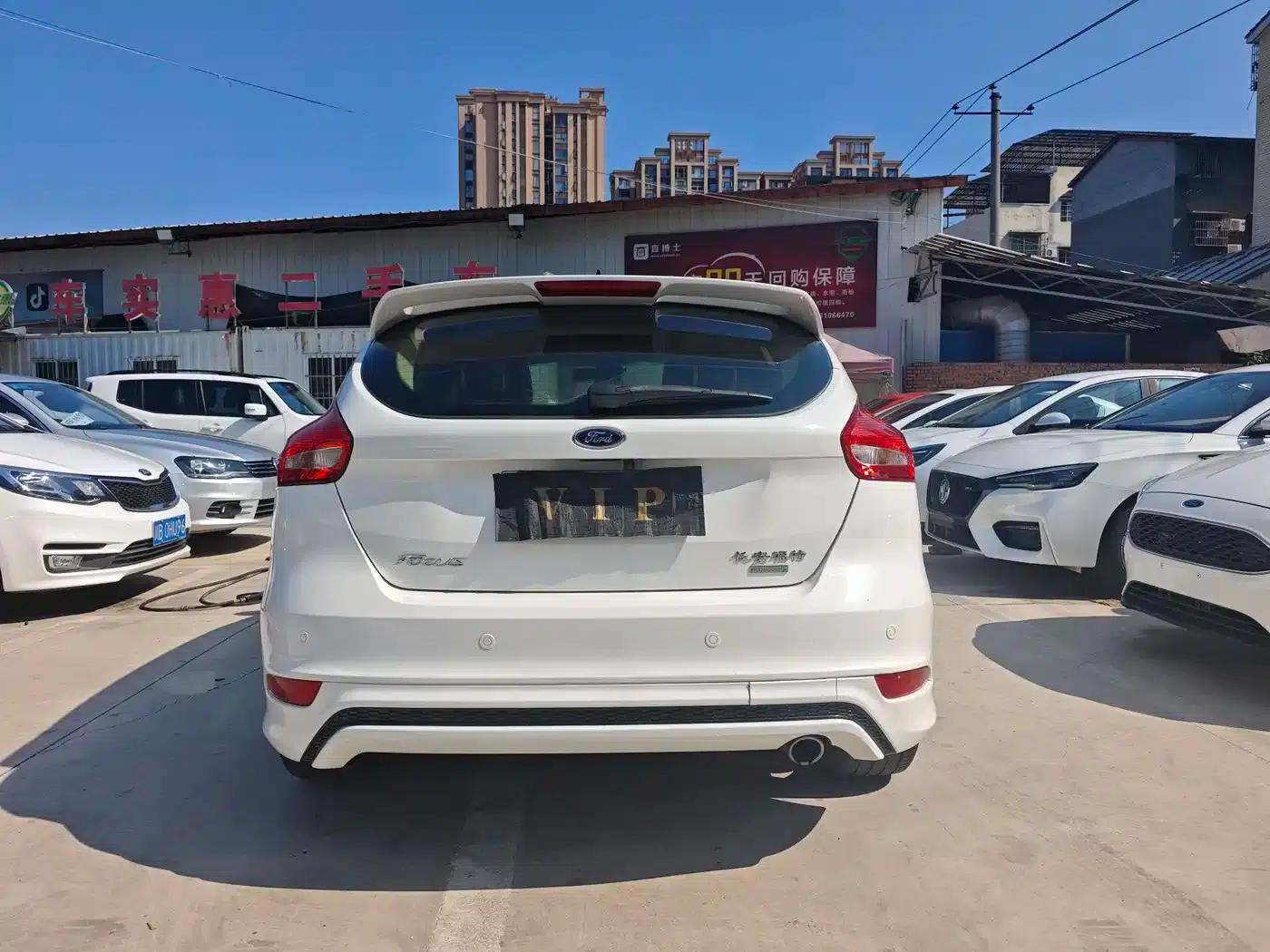 2017 Ford Focus Hatchback EcoBoost 180 Automatic Elite — миниатюра 5