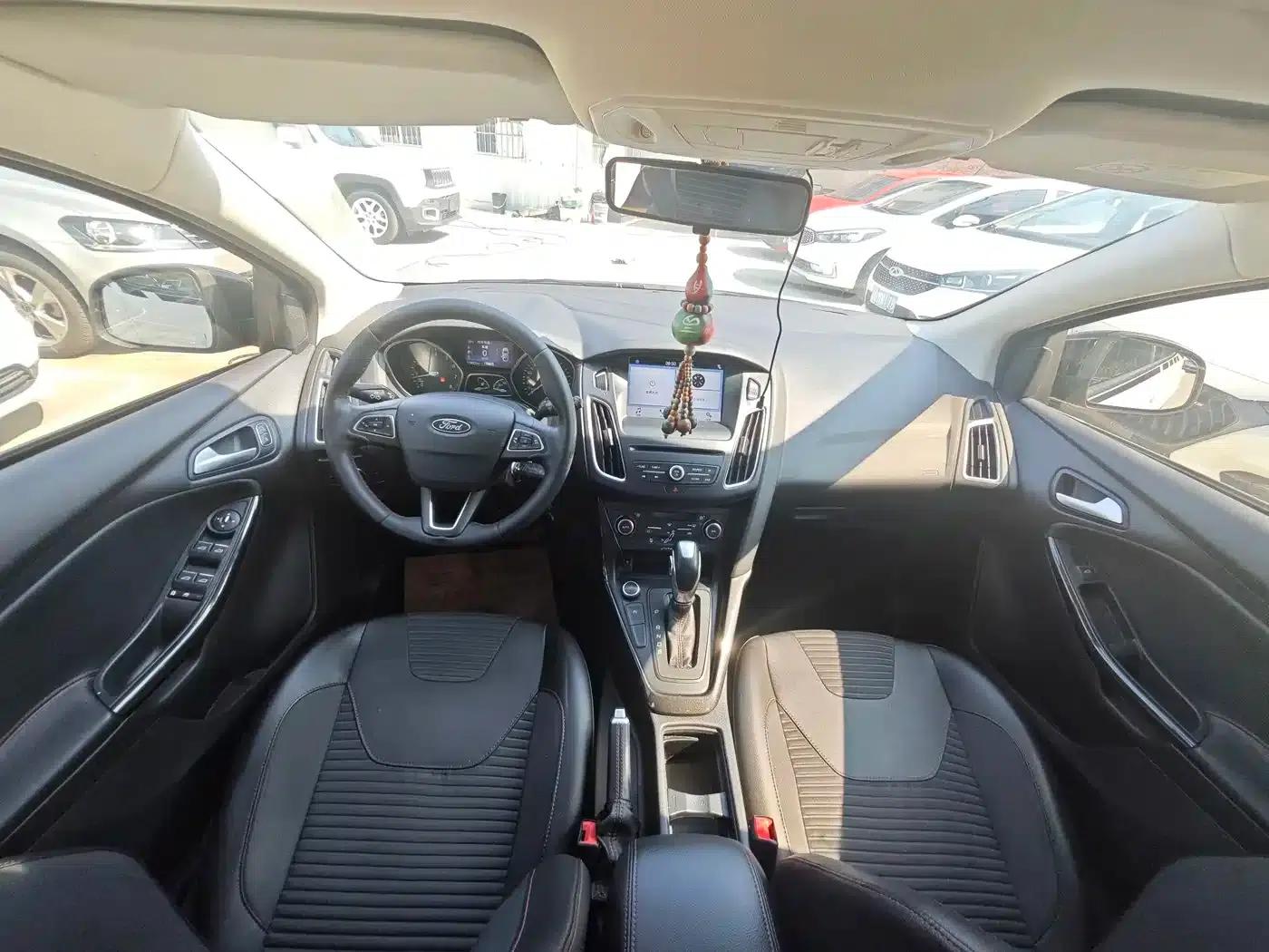 2017 Ford Focus Hatchback EcoBoost 180 Automatic Elite — миниатюра 7