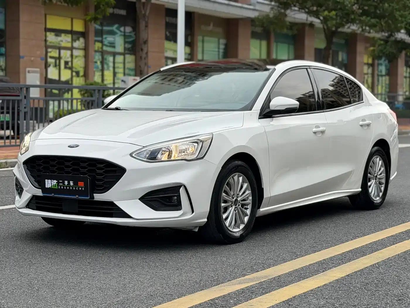 2020 Ford Focus Sedan EcoBoost 180 Automatic Trend Edition — миниатюра 1