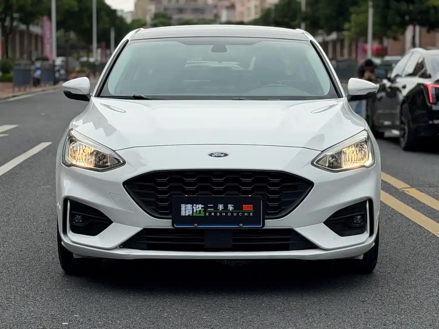 2020 Ford Focus Sedan EcoBoost 180 Automatic Trend Edition — миниатюра 2