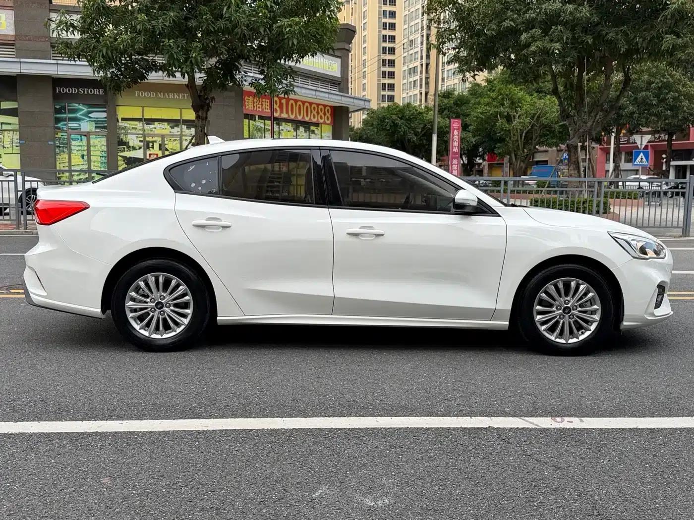 2020 Ford Focus Sedan EcoBoost 180 Automatic Trend Edition — миниатюра 11