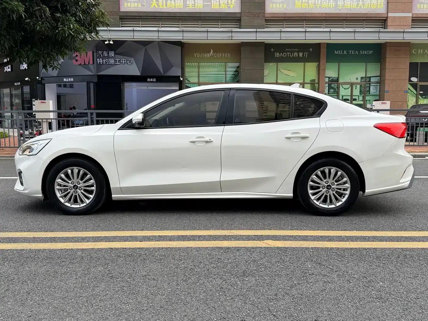 2020 Ford Focus Sedan EcoBoost 180 Automatic Trend Edition — миниатюра 12