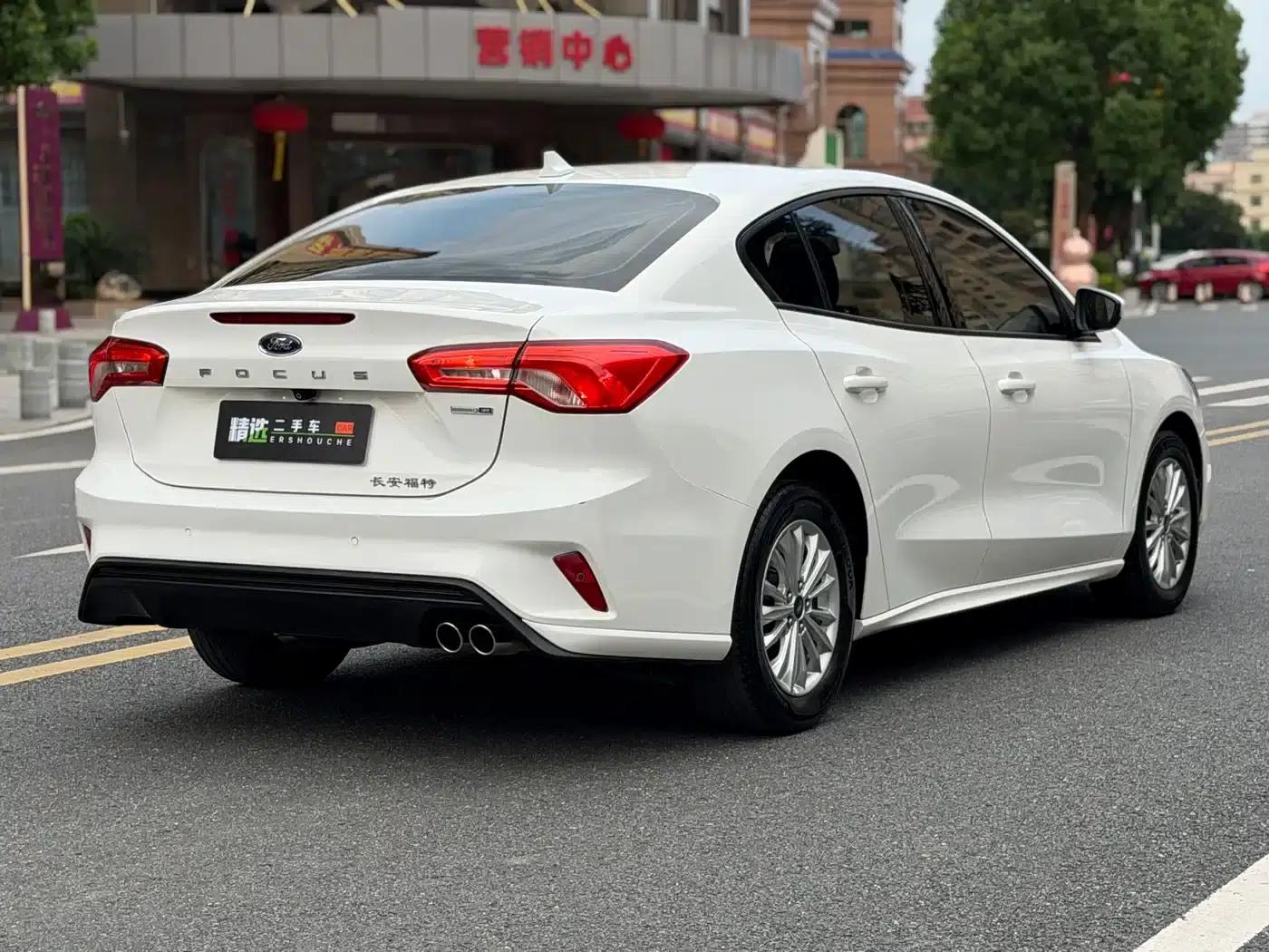 2020 Ford Focus Sedan EcoBoost 180 Automatic Trend Edition — миниатюра 13