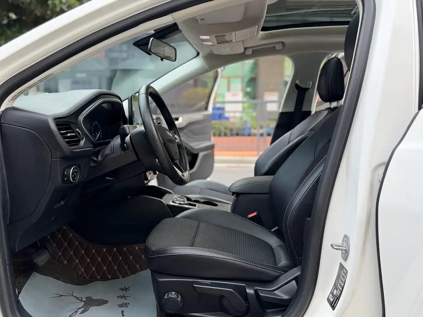 2020 Ford Focus Sedan EcoBoost 180 Automatic Trend Edition — миниатюра 4