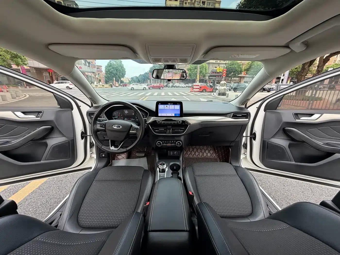 2020 Ford Focus Sedan EcoBoost 180 Automatic Trend Edition — миниатюра 5