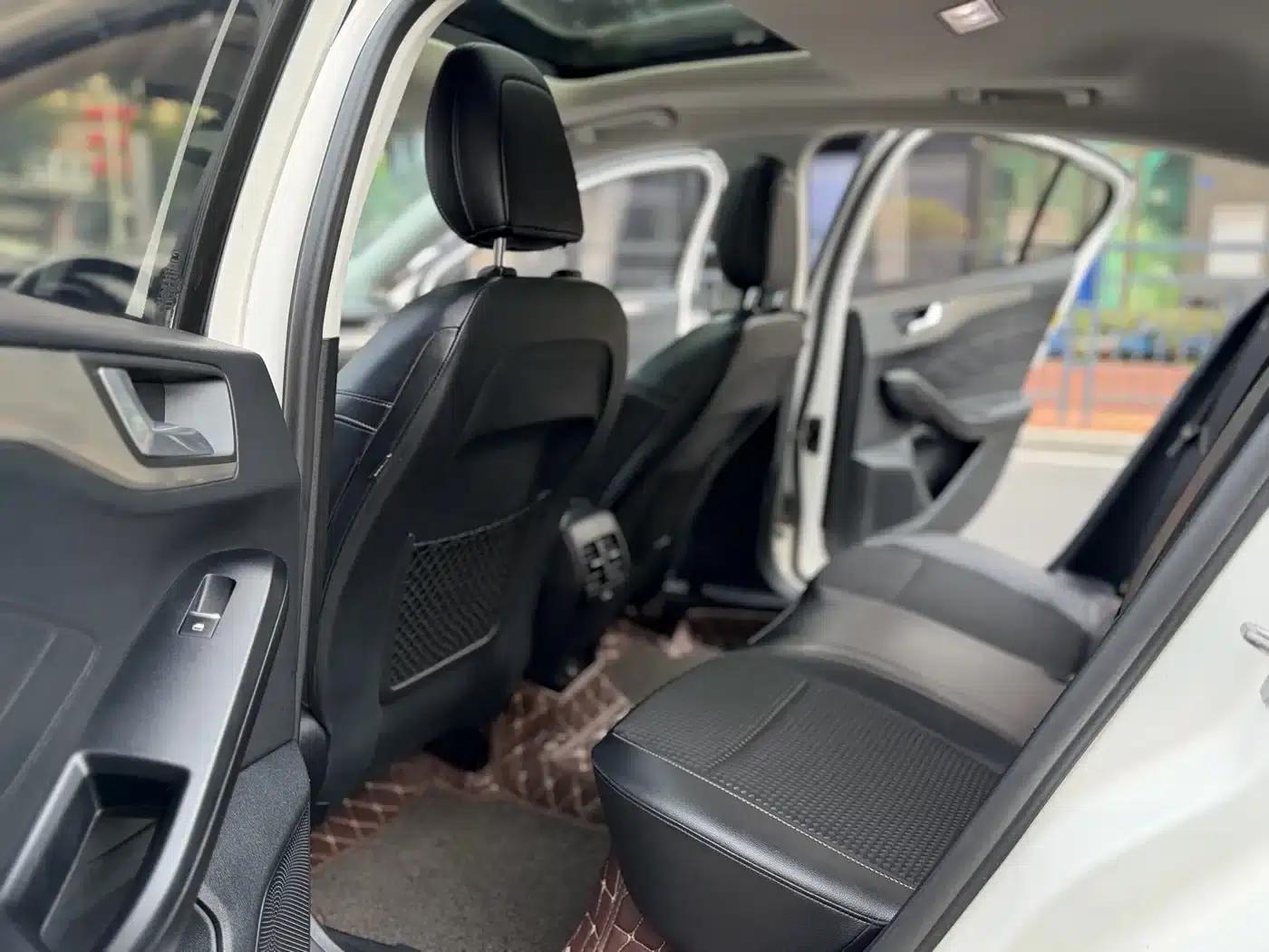 2020 Ford Focus Sedan EcoBoost 180 Automatic Trend Edition — миниатюра 6