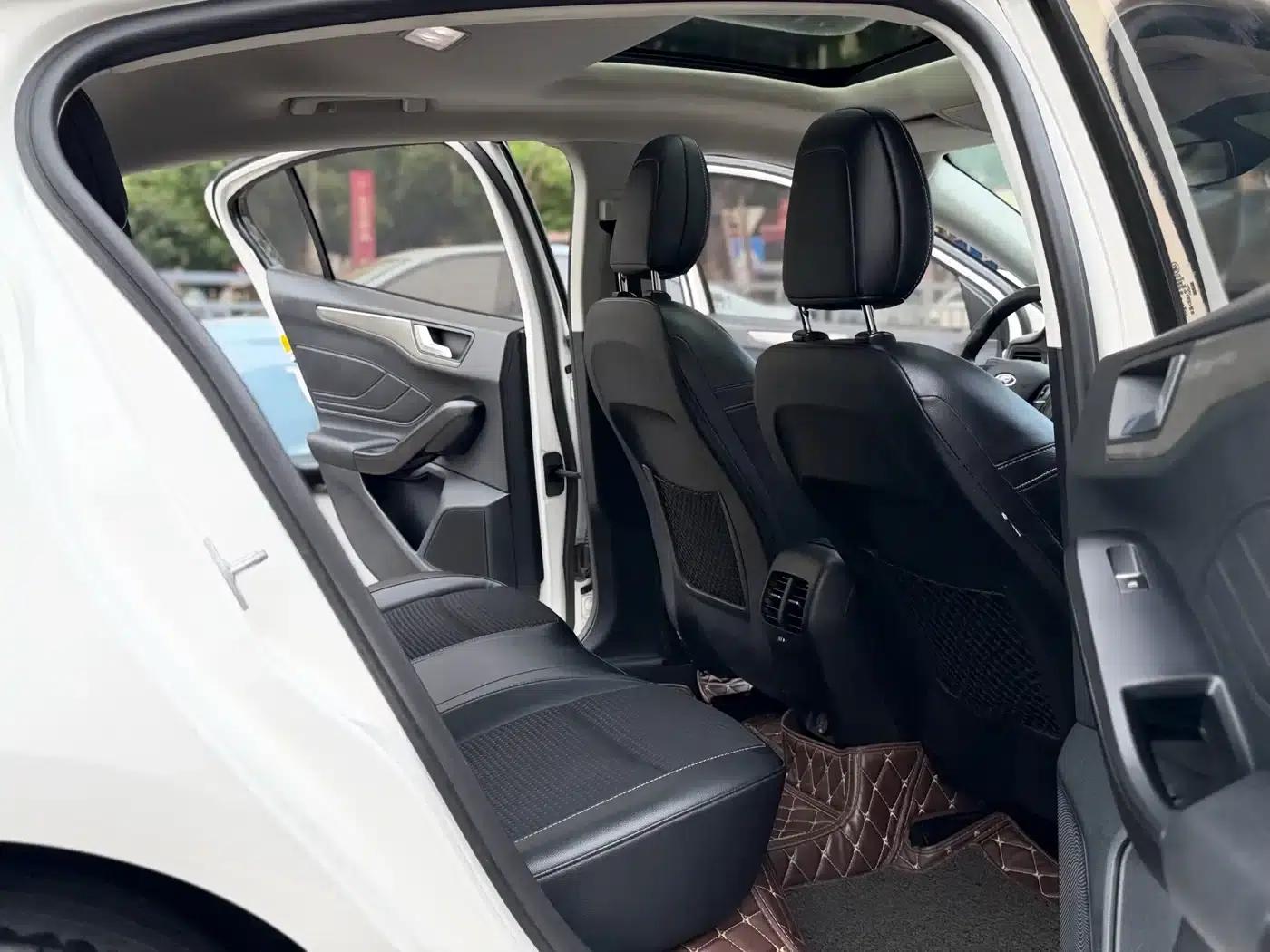 2020 Ford Focus Sedan EcoBoost 180 Automatic Trend Edition — миниатюра 8