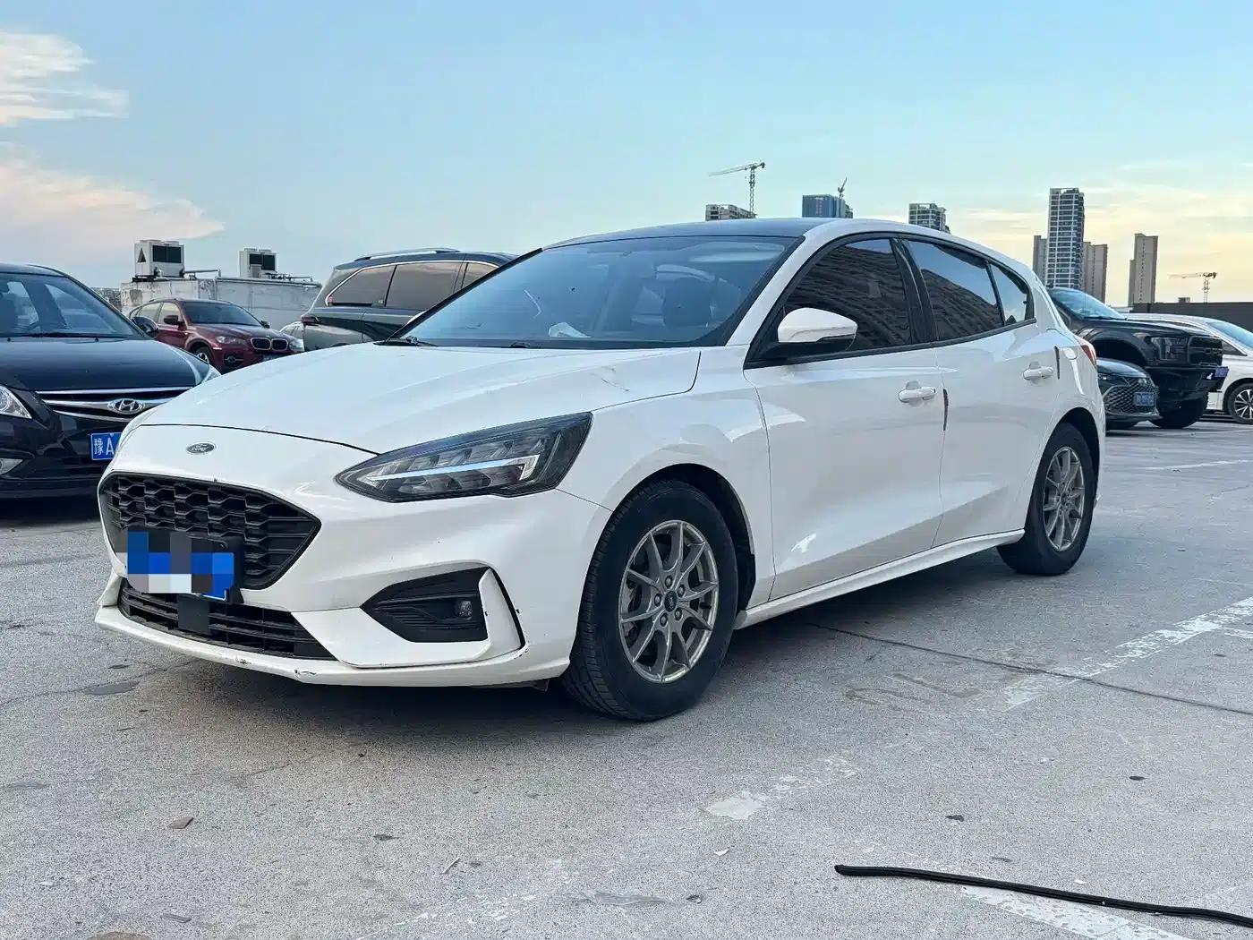 Ford Focus 2021 Hatchback EcoBoost 180 Automatic Trend Edition — миниатюра 1