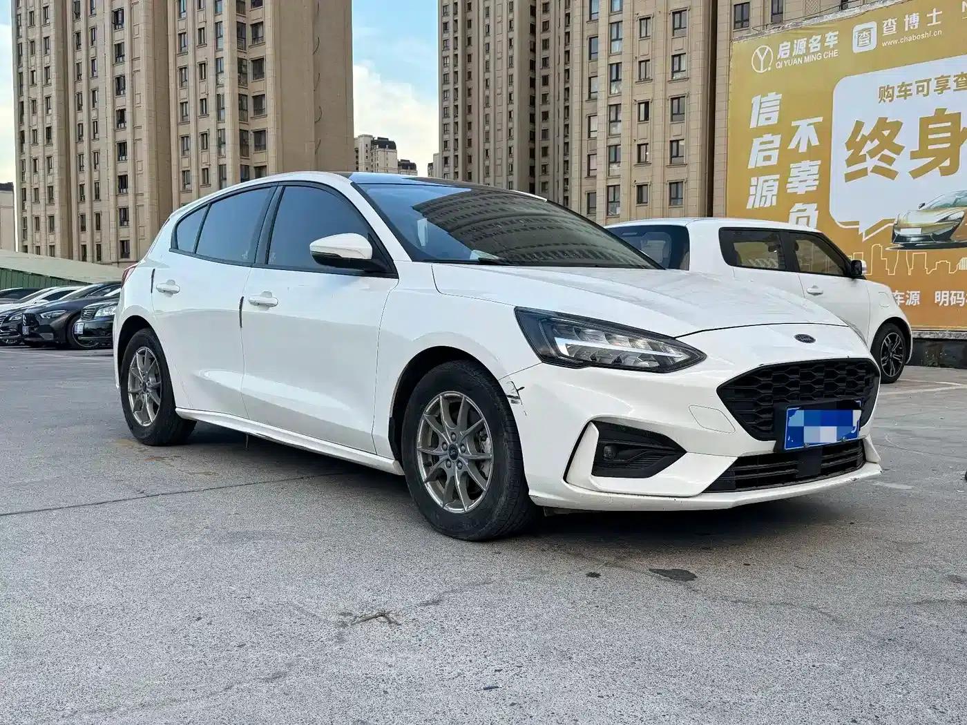 Ford Focus 2021 Hatchback EcoBoost 180 Automatic Trend Edition — миниатюра 2