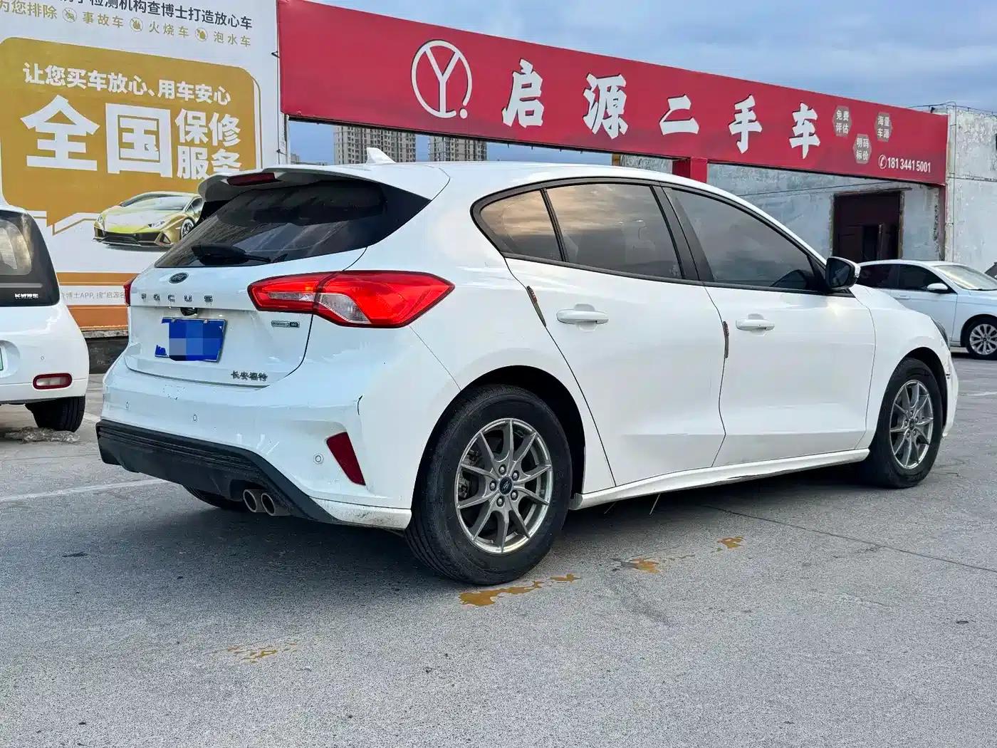 Ford Focus 2021 Hatchback EcoBoost 180 Automatic Trend Edition — миниатюра 4
