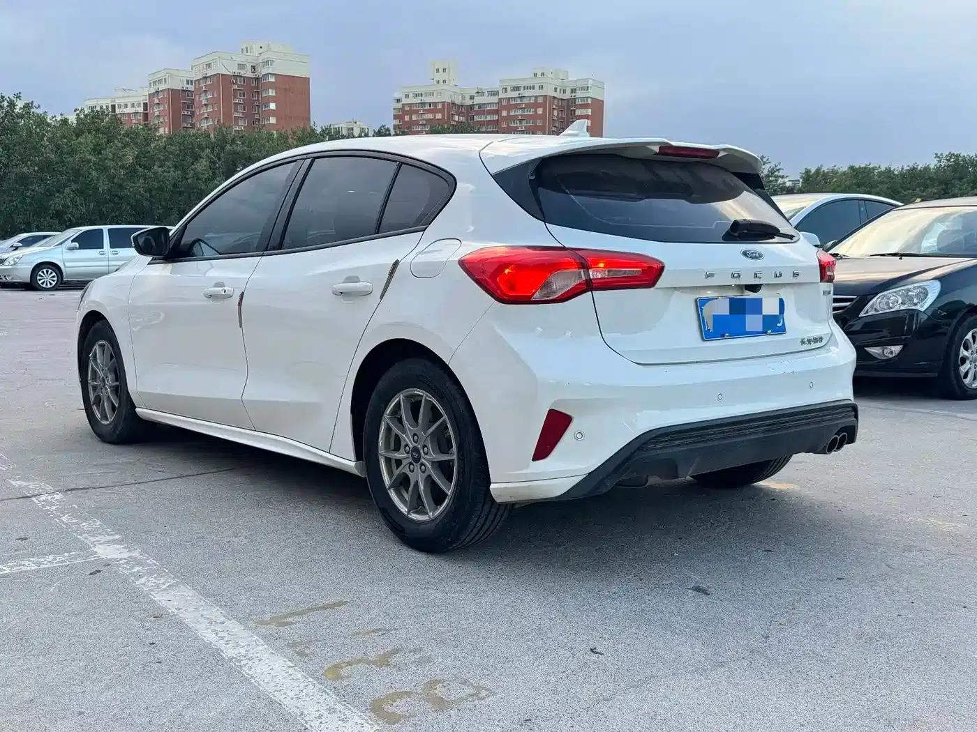 Ford Focus 2021 Hatchback EcoBoost 180 Automatic Trend Edition — миниатюра 5
