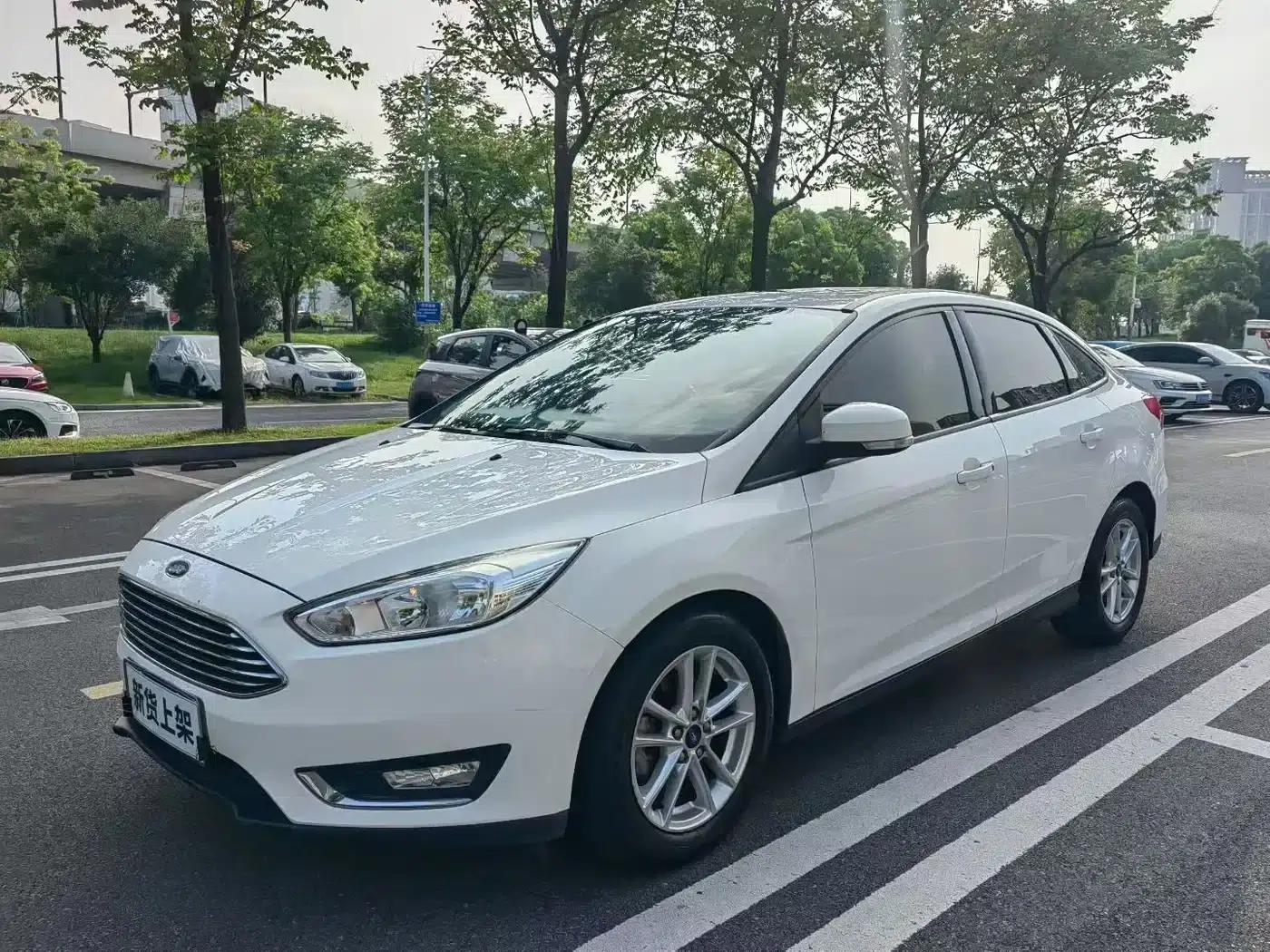 2017 Ford Focus Sedan EcoBoost 125 Automatic Super Sport Smart Edition — миниатюра 1