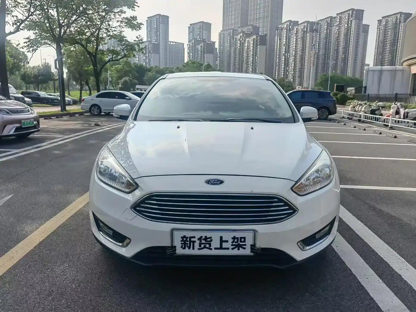 2017 Ford Focus Sedan EcoBoost 125 Automatic Super Sport Smart Edition — миниатюра 2