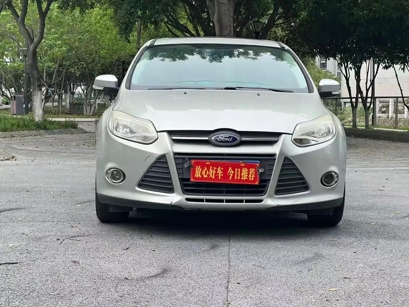 Ford Focus 2012 Sedan 1.6L Automatic Comfort — миниатюра 2