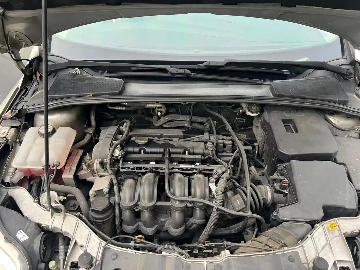 Ford Focus 2012 Sedan 1.6L Automatic Comfort — миниатюра 14