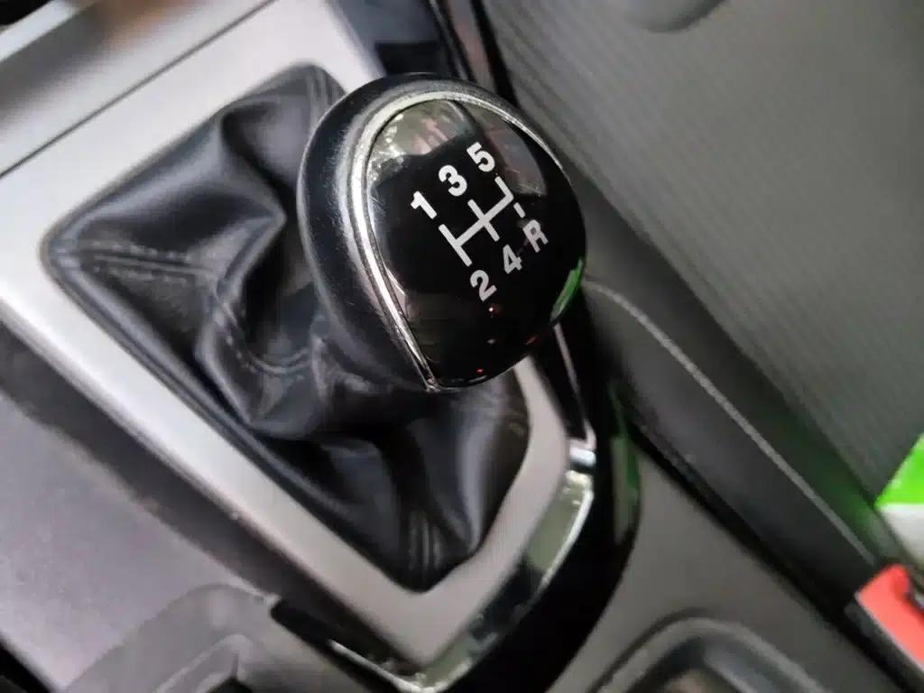 Ford Focus 2012 Hatchback 2.0L Manual Deluxe Sport — миниатюра 11