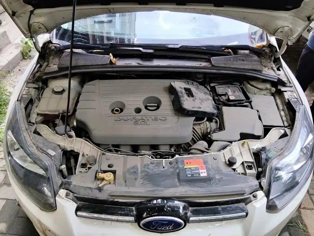 Ford Focus 2012 Hatchback 2.0L Manual Deluxe Sport — миниатюра 17