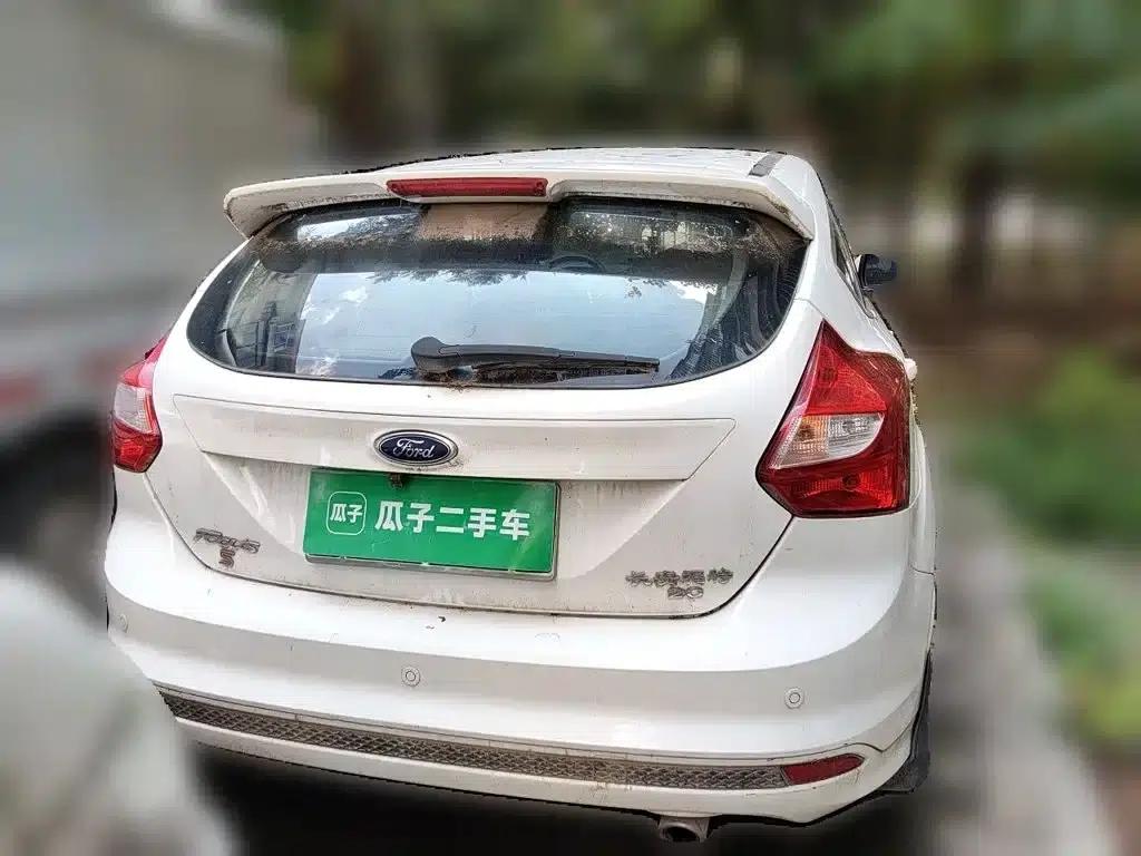 Ford Focus 2012 Hatchback 2.0L Manual Deluxe Sport — миниатюра 4