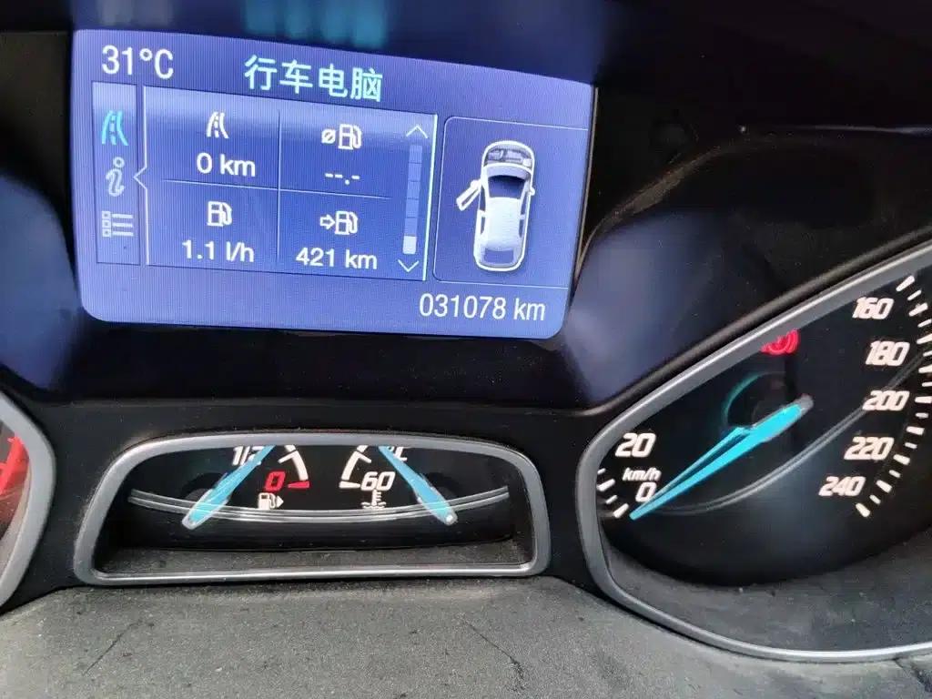 Ford Focus 2012 Hatchback 2.0L Manual Deluxe Sport — миниатюра 9
