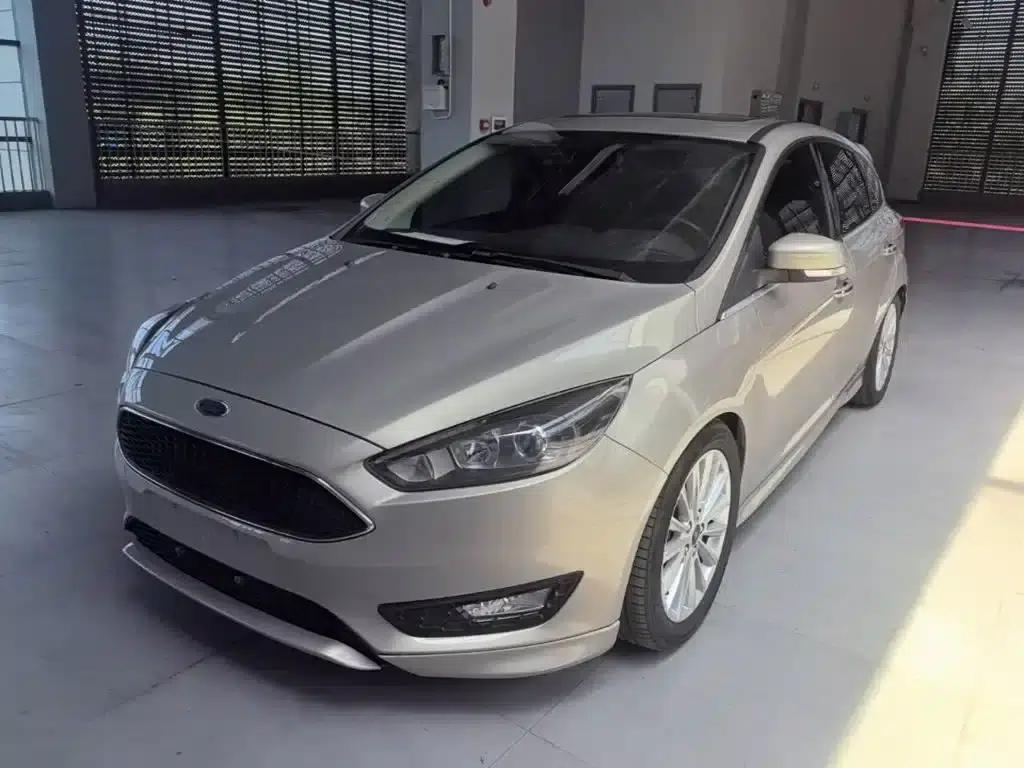 2015 Ford Focus Hatchback EcoBoost 180 Automatic Sport — миниатюра 2