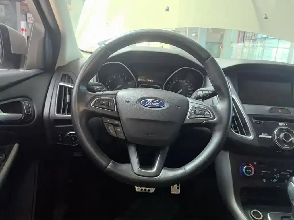 2015 Ford Focus Hatchback EcoBoost 180 Automatic Sport — миниатюра 11