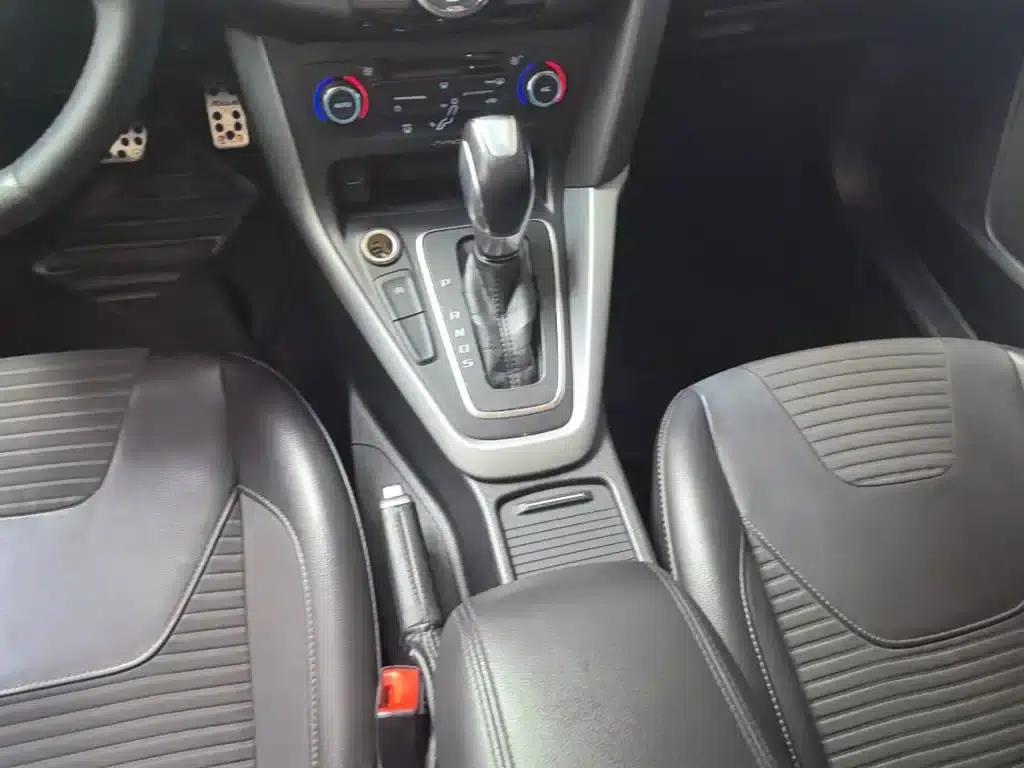 2015 Ford Focus Hatchback EcoBoost 180 Automatic Sport — миниатюра 14