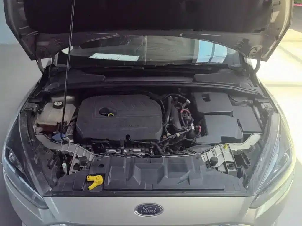 2015 Ford Focus Hatchback EcoBoost 180 Automatic Sport — миниатюра 20