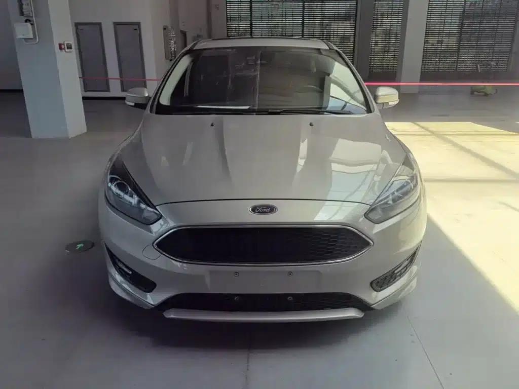 2015 Ford Focus Hatchback EcoBoost 180 Automatic Sport — миниатюра 3