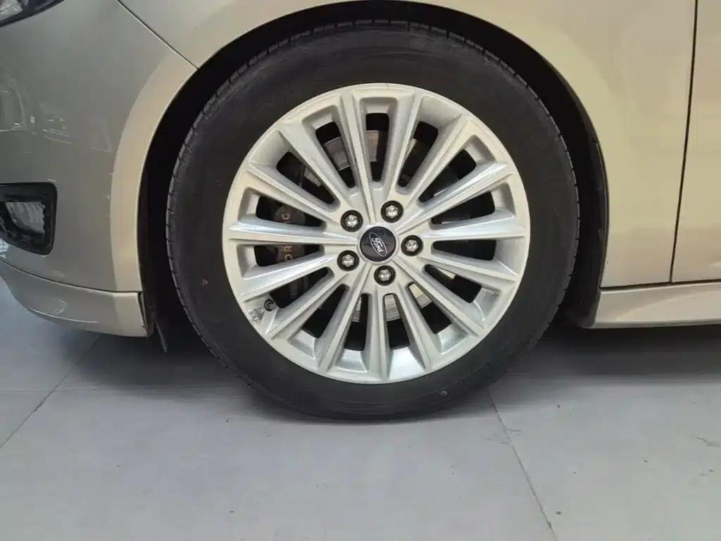 2015 Ford Focus Hatchback EcoBoost 180 Automatic Sport — миниатюра 23