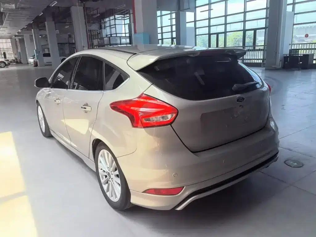 2015 Ford Focus Hatchback EcoBoost 180 Automatic Sport — миниатюра 5