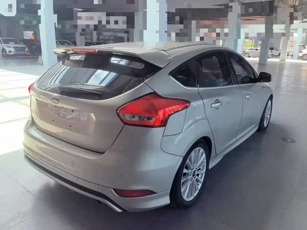 2015 Ford Focus Hatchback EcoBoost 180 Automatic Sport — миниатюра 7