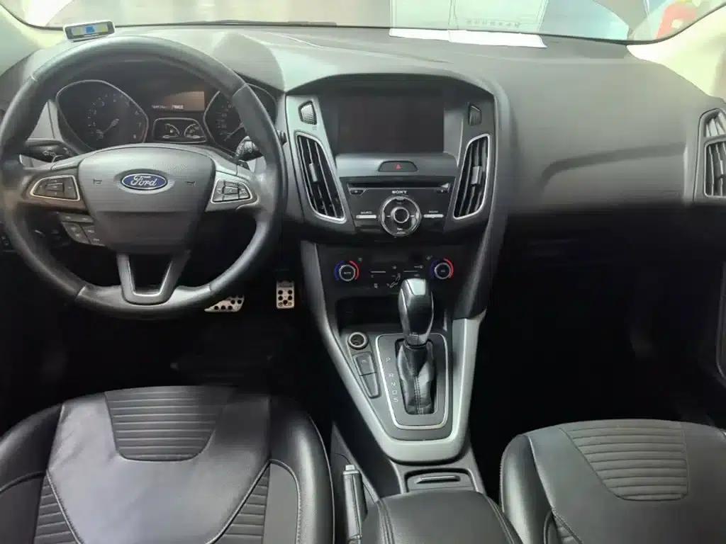 2015 Ford Focus Hatchback EcoBoost 180 Automatic Sport — миниатюра 10
