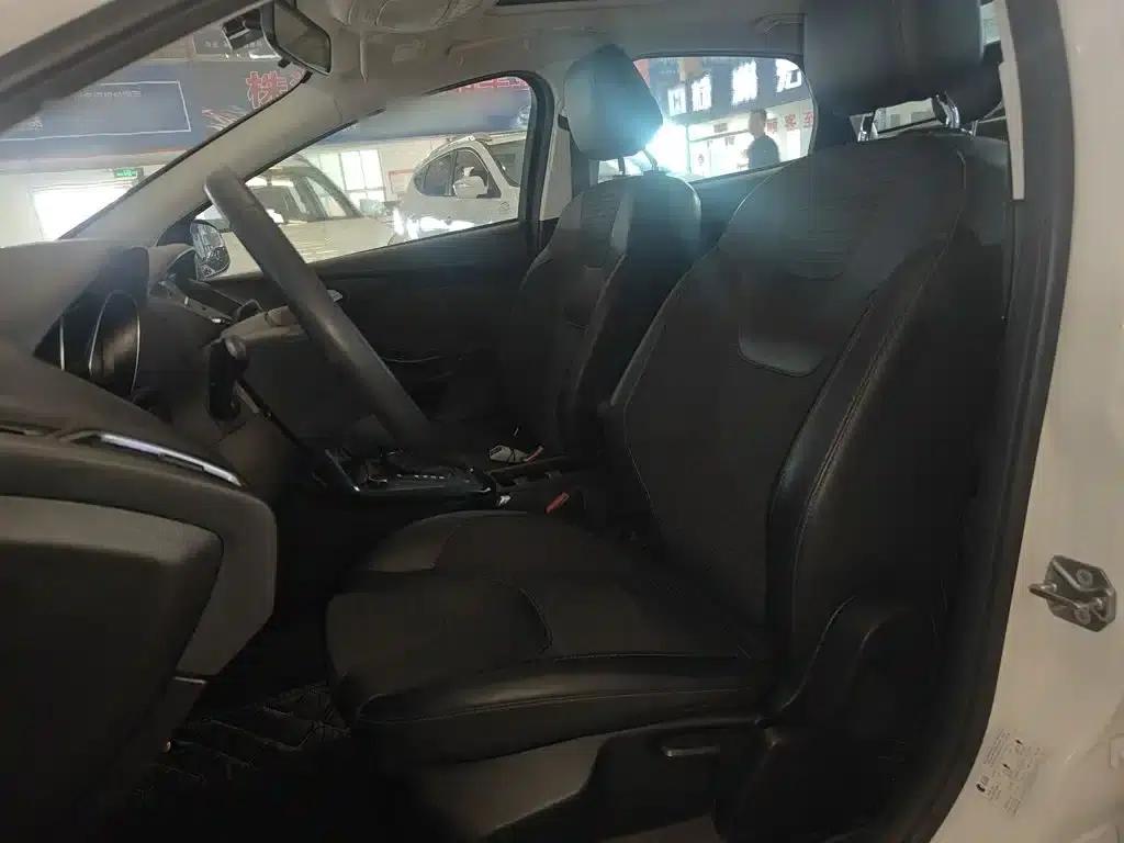 Ford Focus 2017 Sedan 1.6L Automatic Fashion Smart Edition — миниатюра 11
