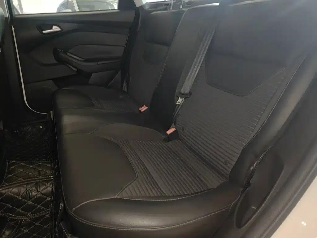 Ford Focus 2017 Sedan 1.6L Automatic Fashion Smart Edition — миниатюра 13
