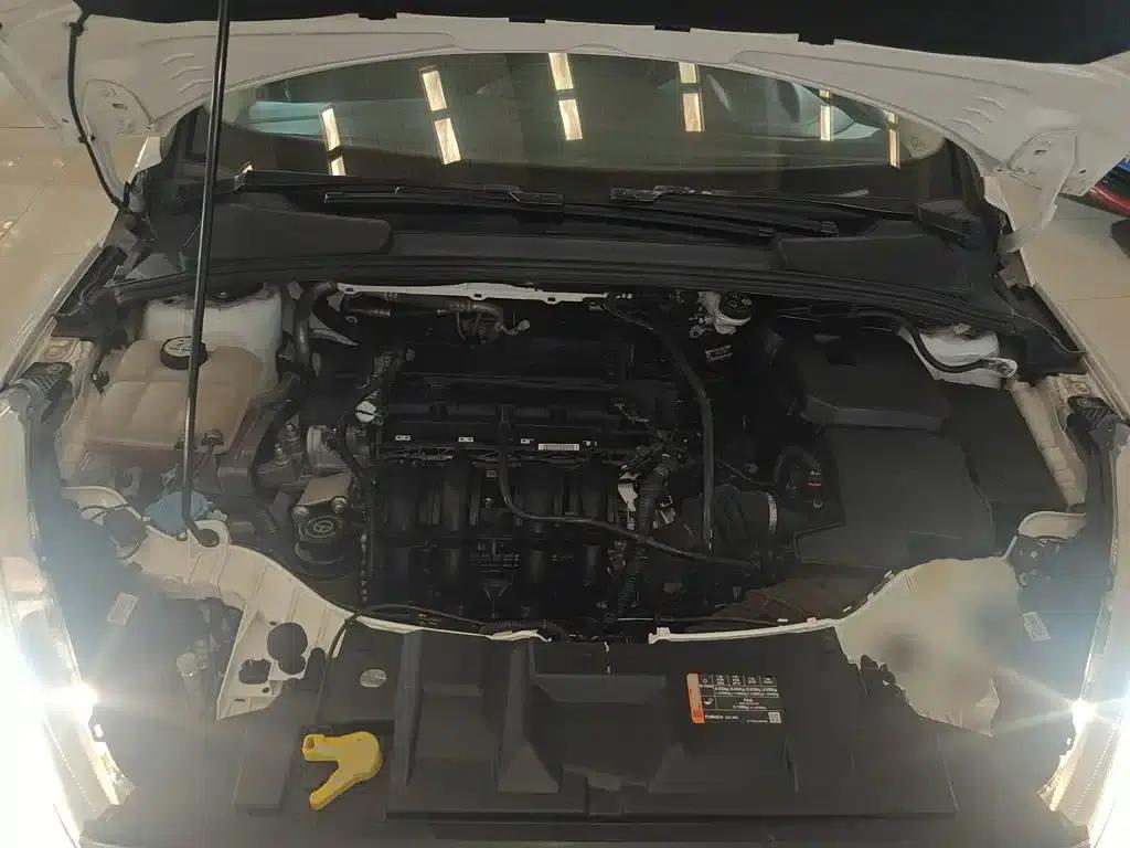 Ford Focus 2017 Sedan 1.6L Automatic Fashion Smart Edition — миниатюра 16