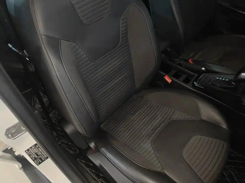 Ford Focus 2017 Sedan 1.6L Automatic Fashion Smart Edition — миниатюра 20