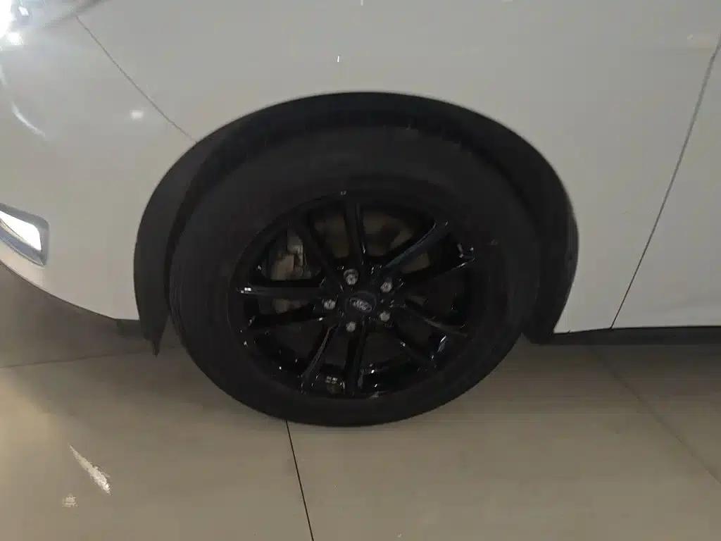Ford Focus 2017 Sedan 1.6L Automatic Fashion Smart Edition — миниатюра 25