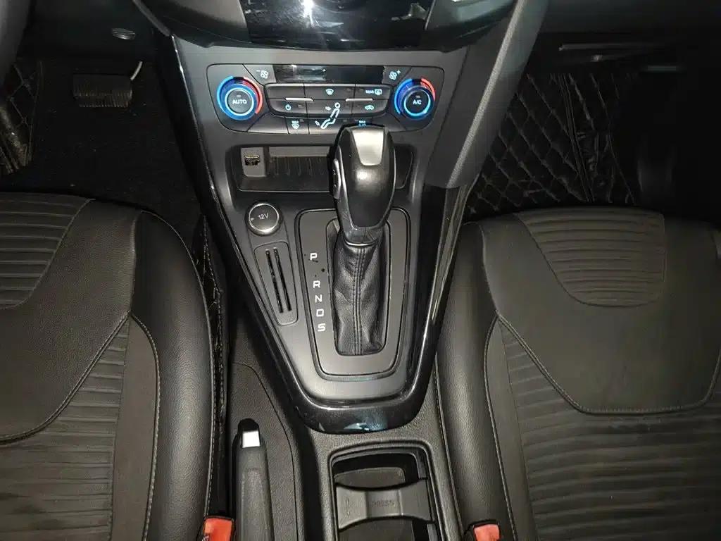 Ford Focus 2017 Sedan 1.6L Automatic Fashion Smart Edition — миниатюра 10