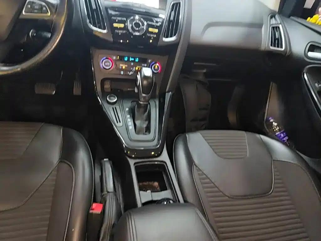 Ford Focus 2017 Hatchback 1.6L Automatic Fashion Smart Edition — миниатюра 14
