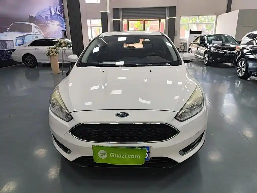 Ford Focus 2017 Hatchback 1.6L Automatic Fashion Smart Edition — миниатюра 3