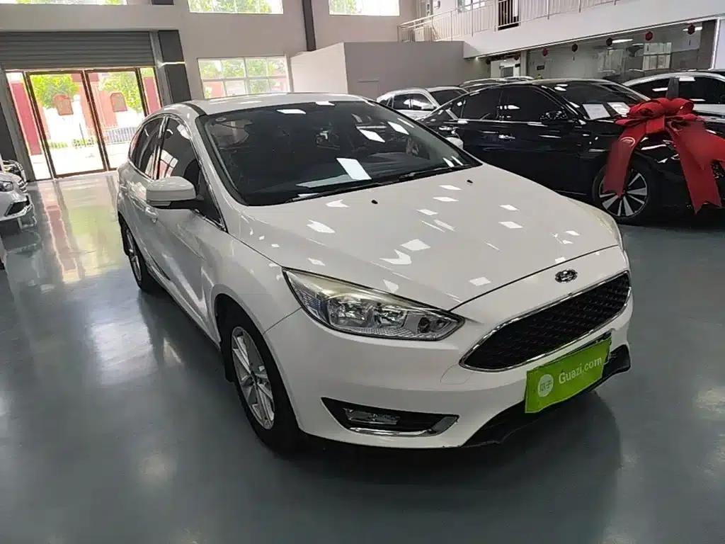 Ford Focus 2017 Hatchback 1.6L Automatic Fashion Smart Edition — миниатюра 4