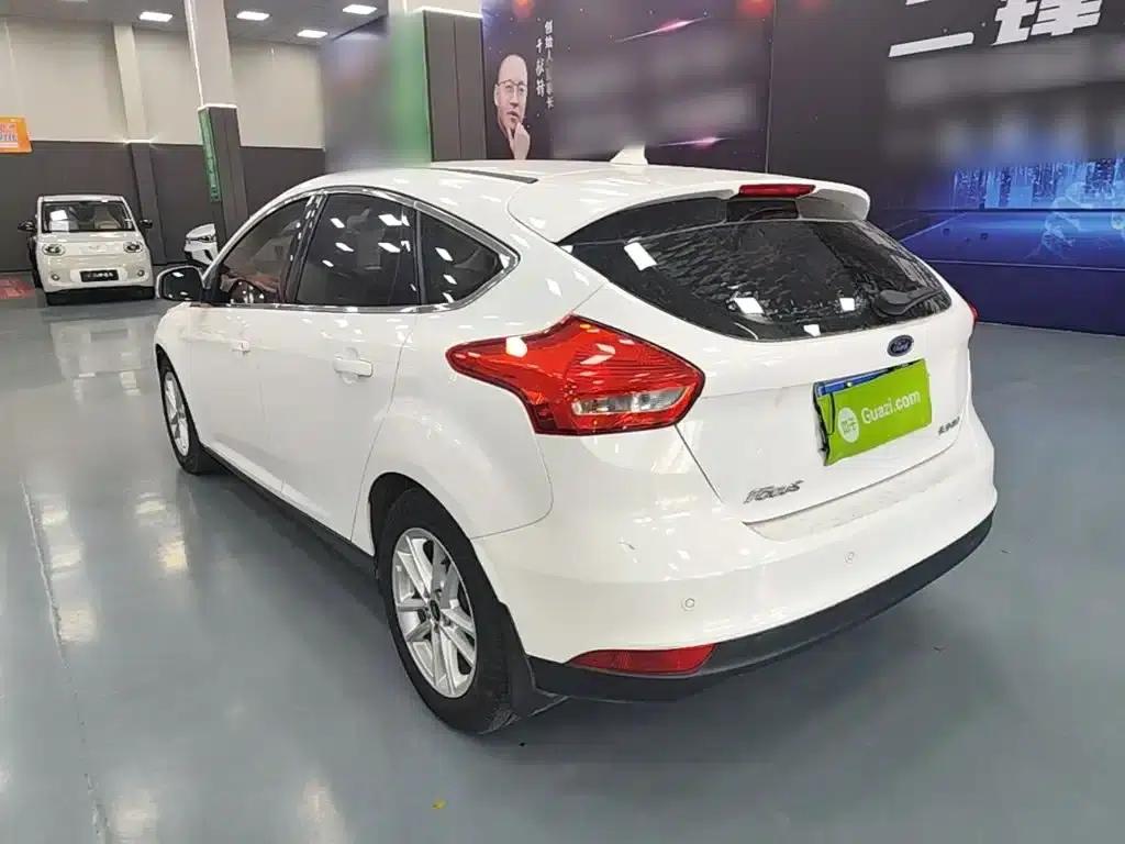 Ford Focus 2017 Hatchback 1.6L Automatic Fashion Smart Edition — миниатюра 5