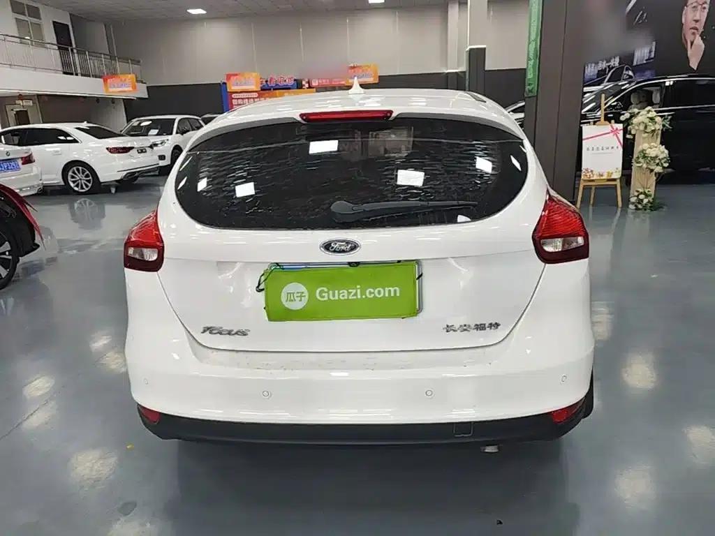 Ford Focus 2017 Hatchback 1.6L Automatic Fashion Smart Edition — миниатюра 6