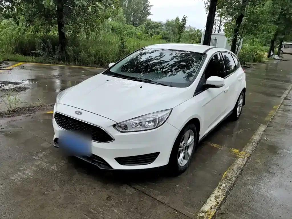Ford Focus 2018 Hatchback Classic 1.6L Automatic Comfort Smart Edition — миниатюра 1