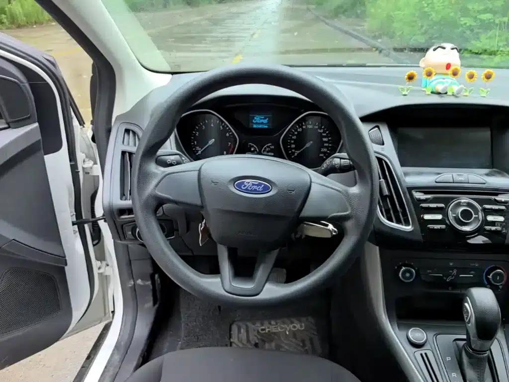 Ford Focus 2018 Hatchback Classic 1.6L Automatic Comfort Smart Edition — миниатюра 11