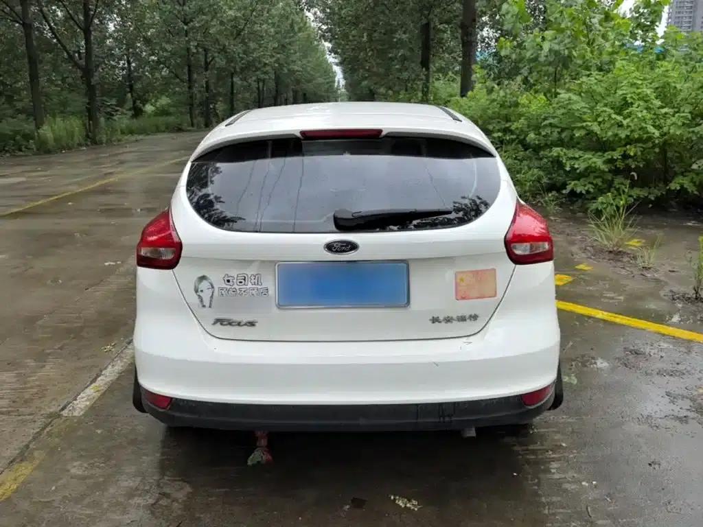 Ford Focus 2018 Hatchback Classic 1.6L Automatic Comfort Smart Edition — миниатюра 6
