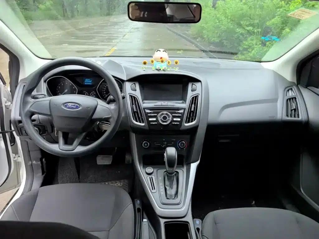 Ford Focus 2018 Hatchback Classic 1.6L Automatic Comfort Smart Edition — миниатюра 10