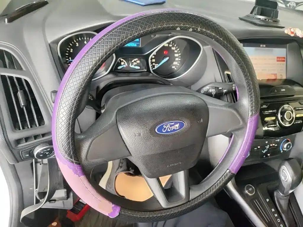 Ford Focus 2018 Hatchback Classic 1.6L Automatic Comfort Smart Edition — миниатюра 11
