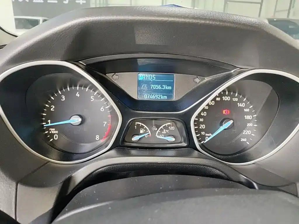 Ford Focus 2018 Hatchback Classic 1.6L Automatic Comfort Smart Edition — миниатюра 12
